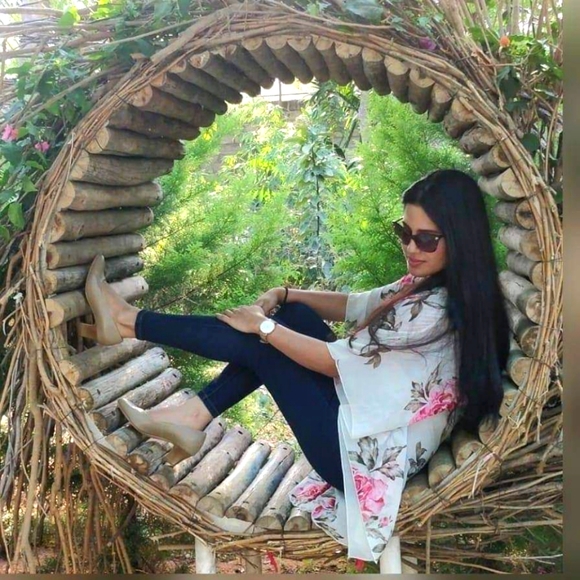 Meet your Posher, Jennifer - Picture 3 of 9